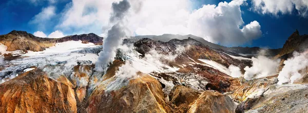 Активный вулкан — стоковое фото