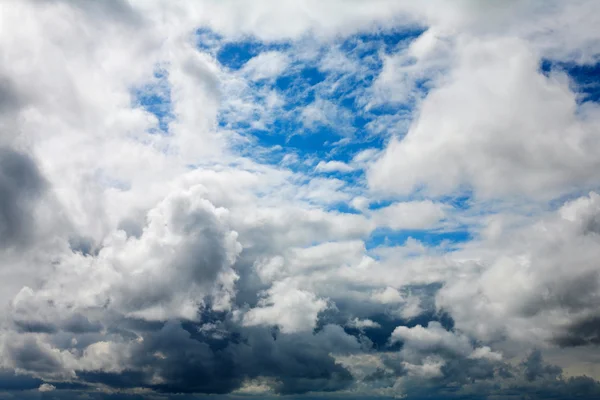 Cielo cubierto de nubes — Foto de Stock
