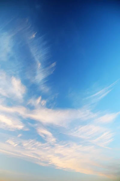 Cielo atardecer con nubes — Foto de Stock