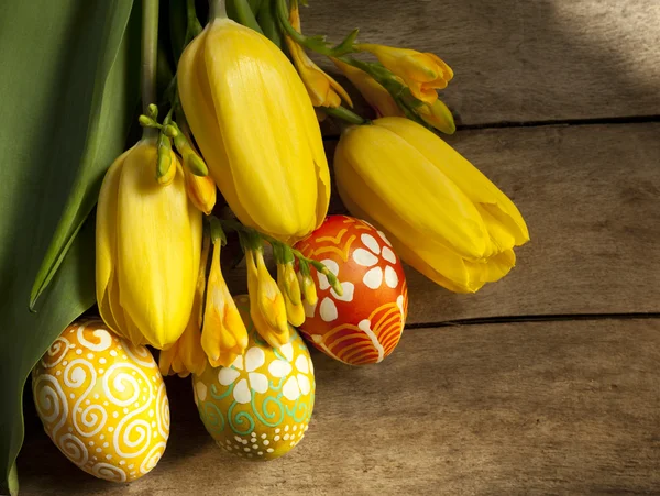 Húsvéti tojás és a tilips — Stock Fotó