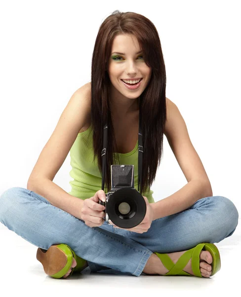 Hermosa joven con cámara. — Foto de Stock
