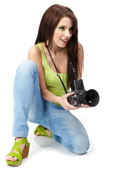 Όμορφη νεαρή γυναίκα με κάμερα. — Φωτογραφία Αρχείου