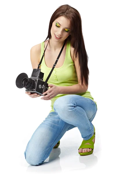 Gyönyörű fiatal nő kamerával. — Stock Fotó