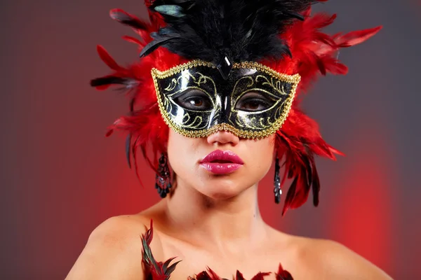 Young sexy woman in violet party half mask. may be use for fashi — Stock Photo, Image