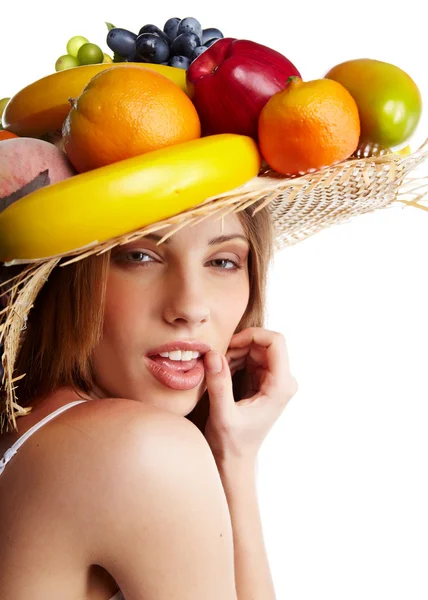 フルーツの帽子と美しい若い女性のショット 食品のコンセプト ヘルスケア — ストック写真