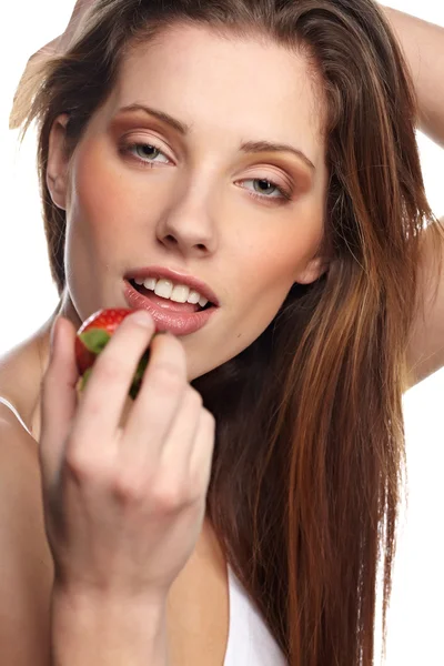Hermosa mujer con fresa —  Fotos de Stock