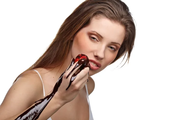 Çikolatalı bir çöl ile güzel bir kadın portresi — Stok fotoğraf
