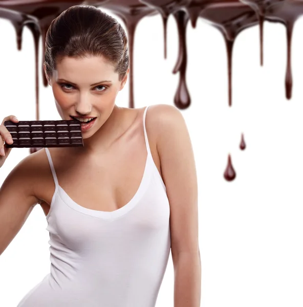 Retrato de mujer hermosa con un chocolate —  Fotos de Stock