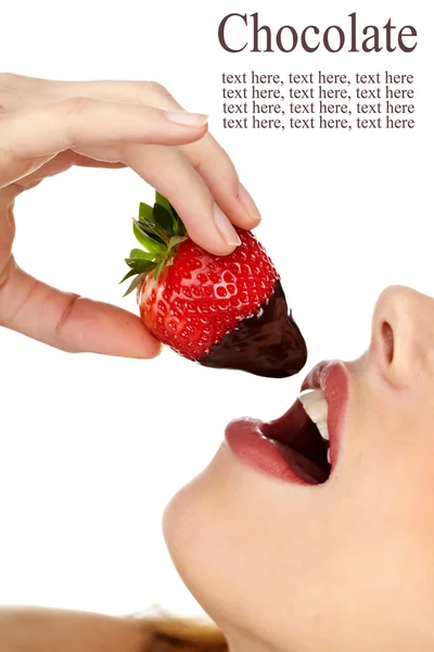 Frau mit Erdbeere — Stockfoto