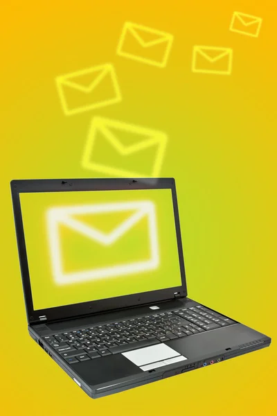 Laptop Πάνω Από Κίτρινο Φόντο Επικοινωνιακού Concept Της Dunlopillo — Φωτογραφία Αρχείου