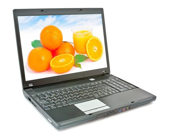 Laptop Com Frutas Tela Isolado Fundo Branco — Fotografia de Stock