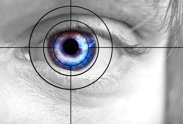 Niebieski oko człowieka — Zdjęcie stockowe