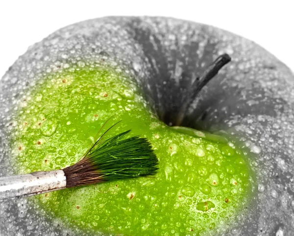 Green apple and brush. — Stock Photo, Image