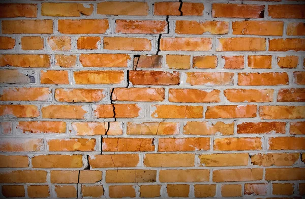 Vieux mur de briques avec fissure — Photo