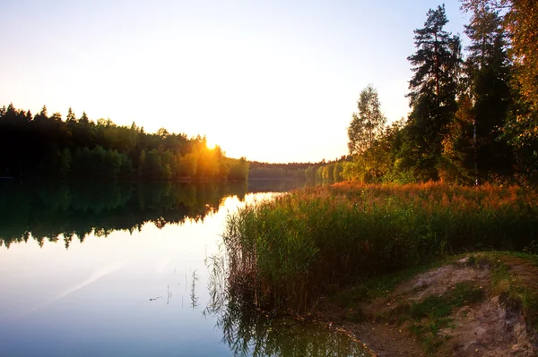 湖上的落日 — 图库照片