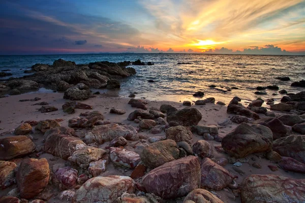 Tropikalne morze zachód słońca — Zdjęcie stockowe
