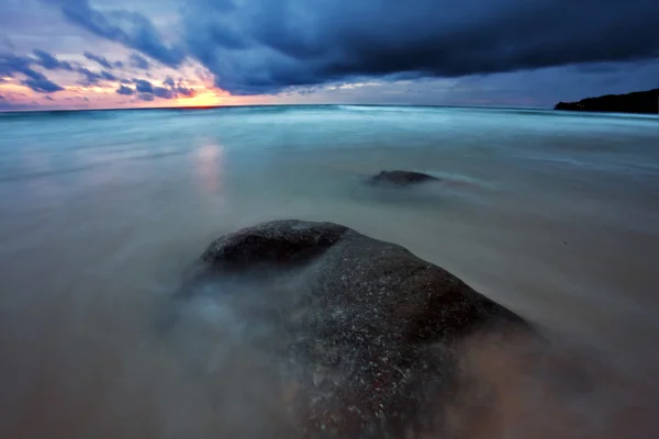 美しい熱帯魚の海の夕日 — ストック写真