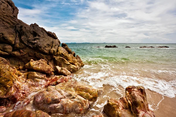 Bella spiaggia tropicale — Foto Stock