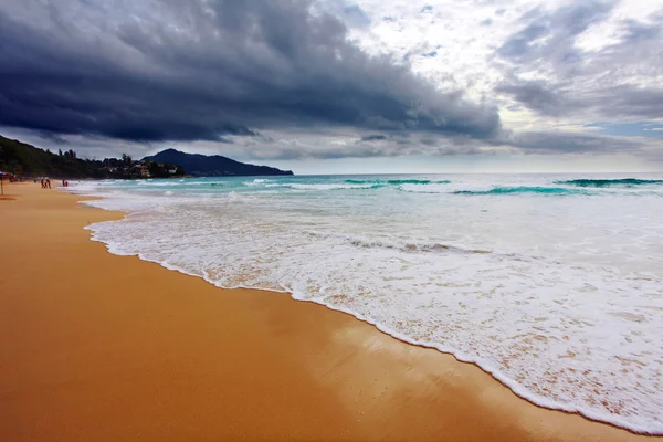 ชายหาดเขตร้อนที่สวยงาม — ภาพถ่ายสต็อก