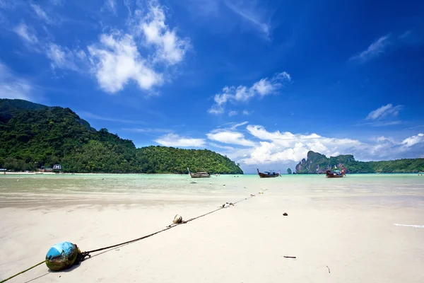 Exotic tropical beach — Stock Photo, Image