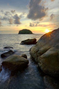 renkli günbatımı tropikal deniz. Tayland