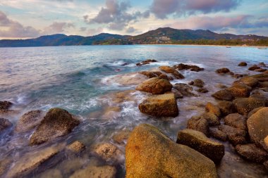 renkli günbatımı tropikal deniz. Tayland