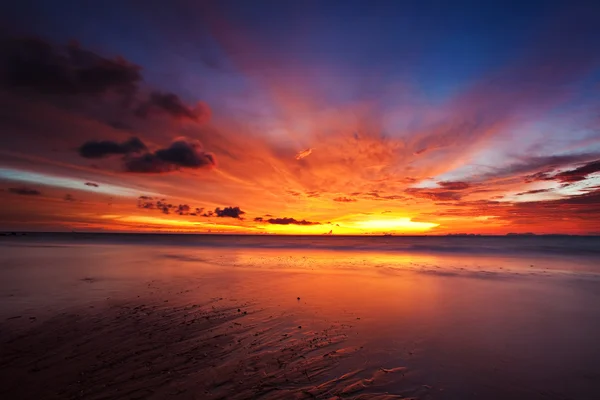 Puesta de sol en el mar tropical —  Fotos de Stock