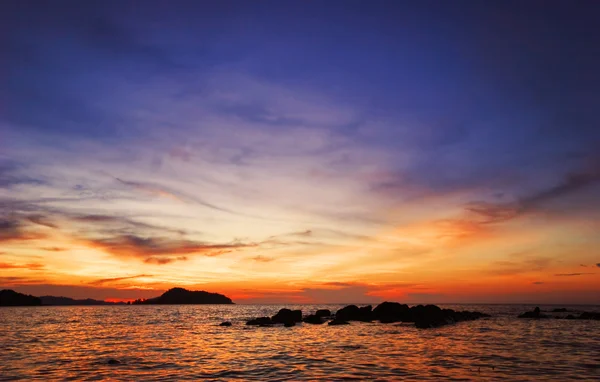 Színes naplementét, trópusi tengeri. Thaiföld — Stock Fotó