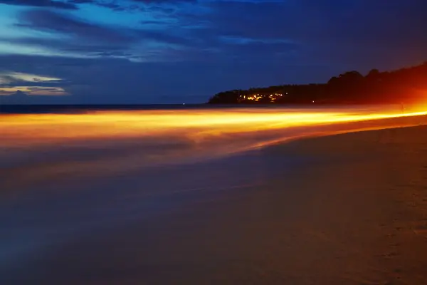 Apus de soare colorat pe plajă — Fotografie, imagine de stoc