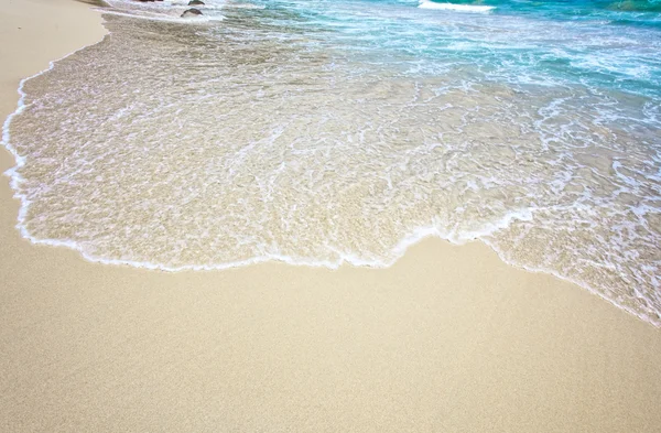 沙子和波背景的对角线 — 图库照片