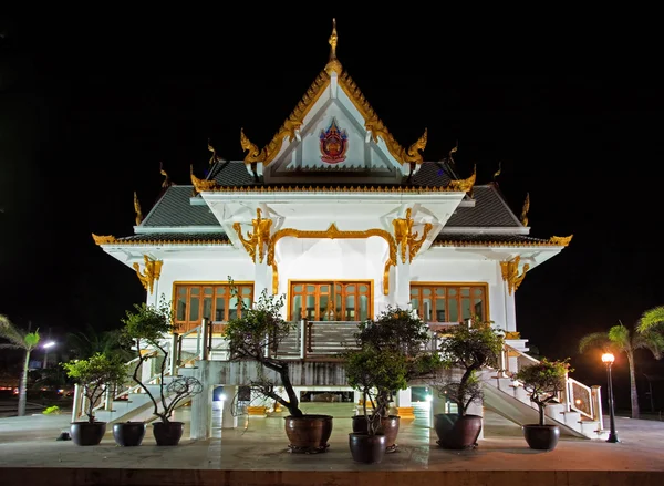Thai tempel om natten - Stock-foto