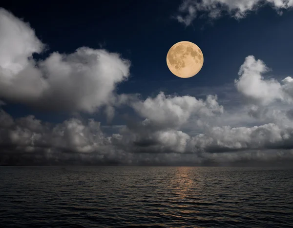 Luna e mare — Foto Stock