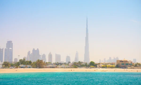 Dubai. Hermosa playa y mar — Foto de Stock