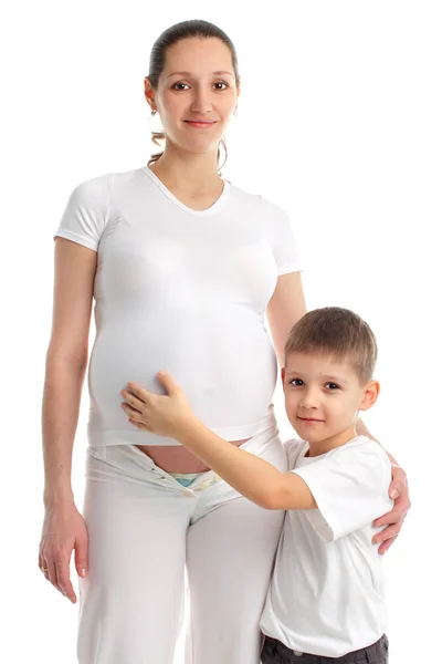 Беременная женщина с сыном — стоковое фото