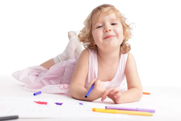 Kleines Mädchen Zeichnet Die Familie — Stockfoto