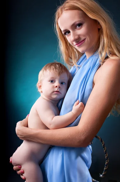 Hermosa foto de madre con bebé — Foto de Stock