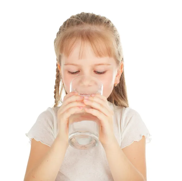 Κορίτσι Ένα Ποτήρι Καθαρό Νερό — Φωτογραφία Αρχείου