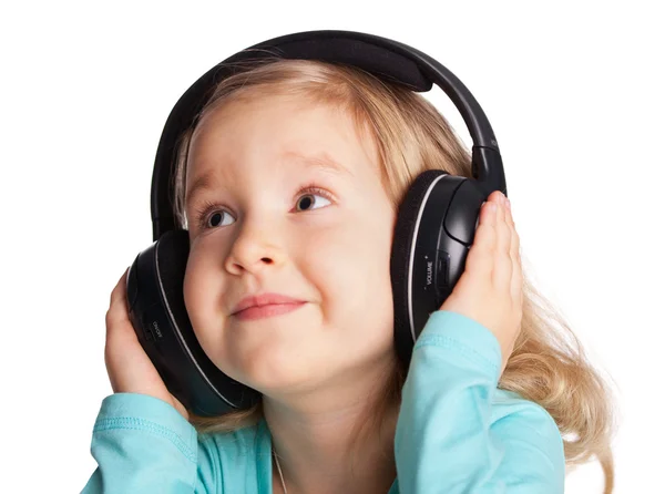 Маленька дівчинка в навушниках — стокове фото