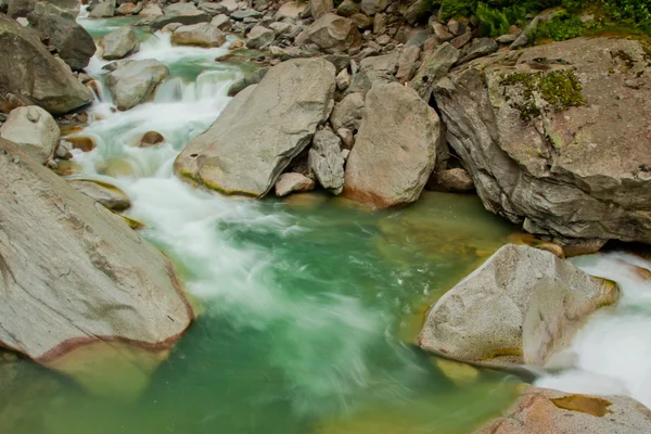 Green river waterfall — Stock Photo, Image