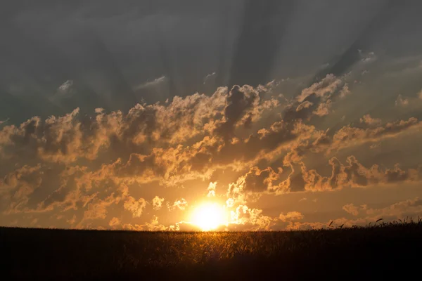 Sonnenaufgang mit Wolken — Stockfoto