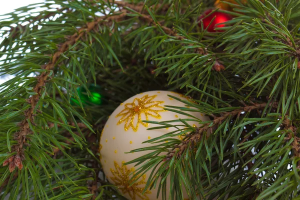 Boże Narodzenie jodły z dekoracji — Zdjęcie stockowe