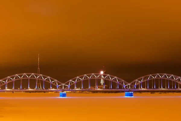 Πιέζει τη γέφυρα στη Ρίγα — Φωτογραφία Αρχείου