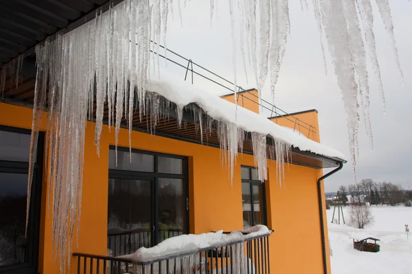 Cols 겨울에 지붕에 차가워요 — 스톡 사진
