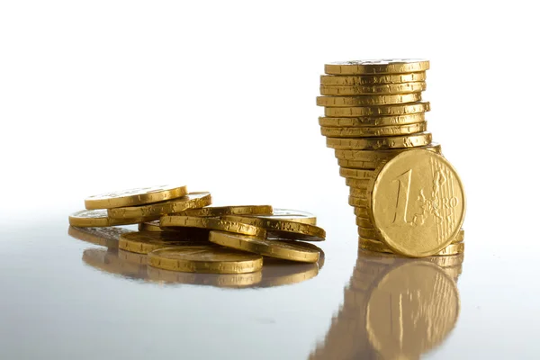 Euromynt på vit bakgrund — Stockfoto