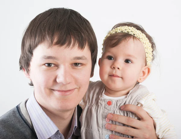 Porträt schöne und glückliche Väter mit einer Tochter — Stockfoto