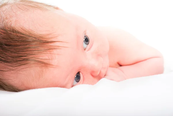 Det Nyfödda Barnet Nära Håll Vit Bakgrund — Stockfoto
