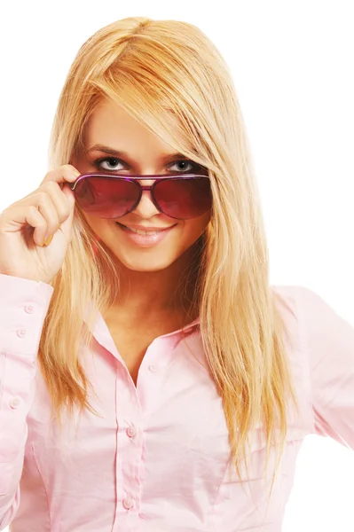 Блондинка в сонцезахисні окуляри — стокове фото