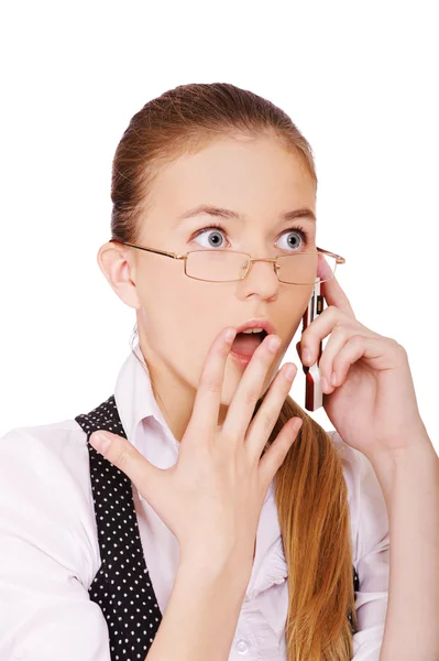 Mujer sorprendida llamando por teléfono —  Fotos de Stock