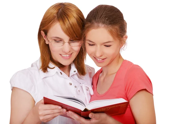 Zwei Mädchen lesen Buch — Stockfoto