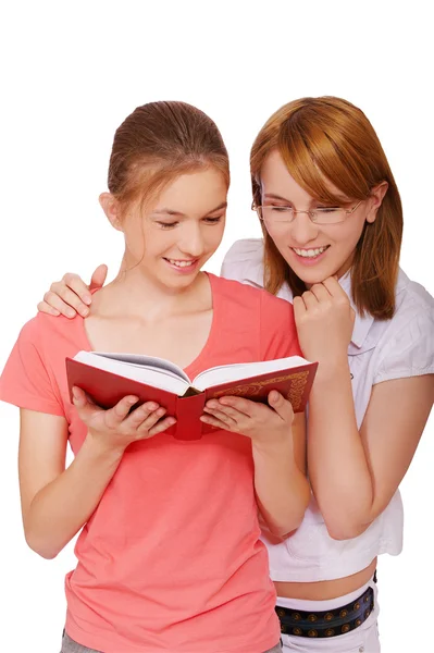 Dvě dívky čtou knihu — Stock fotografie